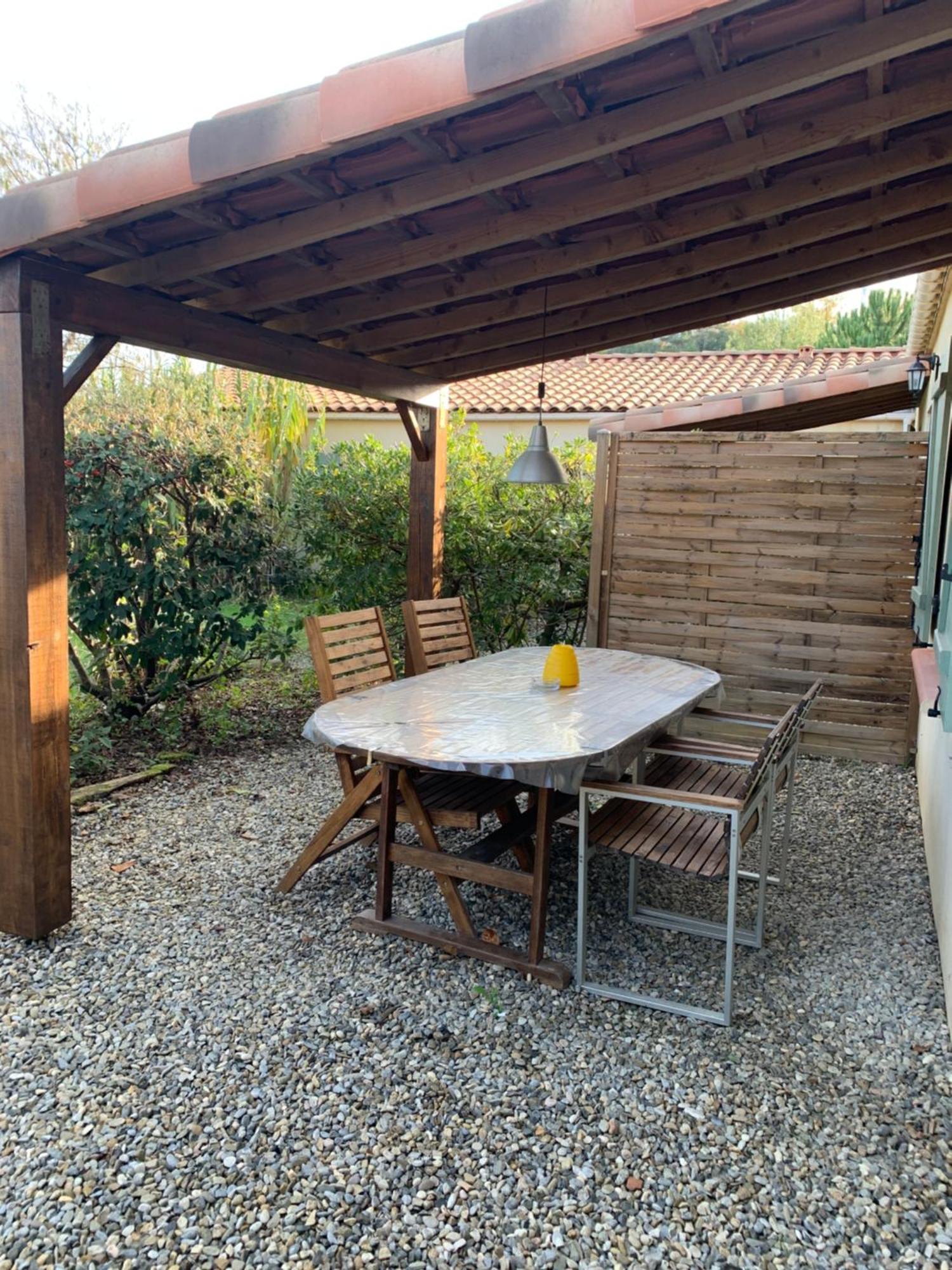 Gites "Entre Les Vignes" Tourreilles Exterior foto