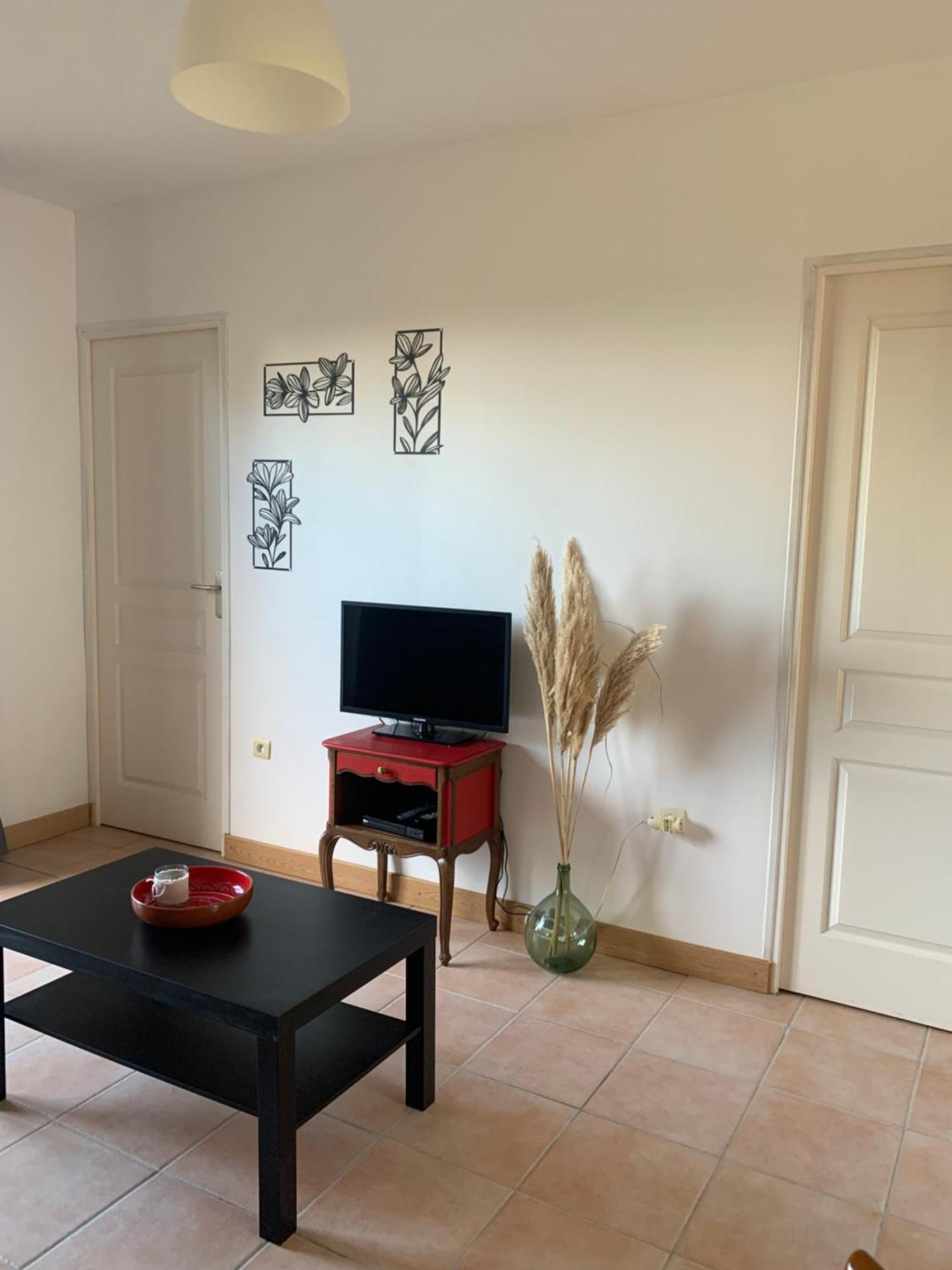 Gites "Entre Les Vignes" Tourreilles Exterior foto